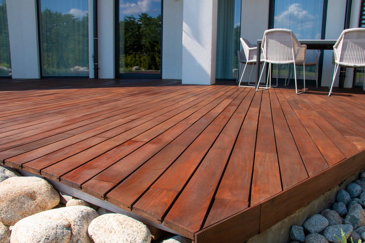 Terrasses en bois exotique : un choix durable et esthétique